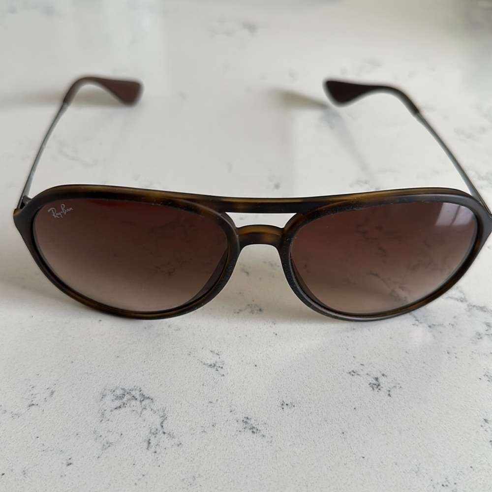 Rayban MODEL CODE RB4376 710/13 57-16 excelent condition !!! Like new